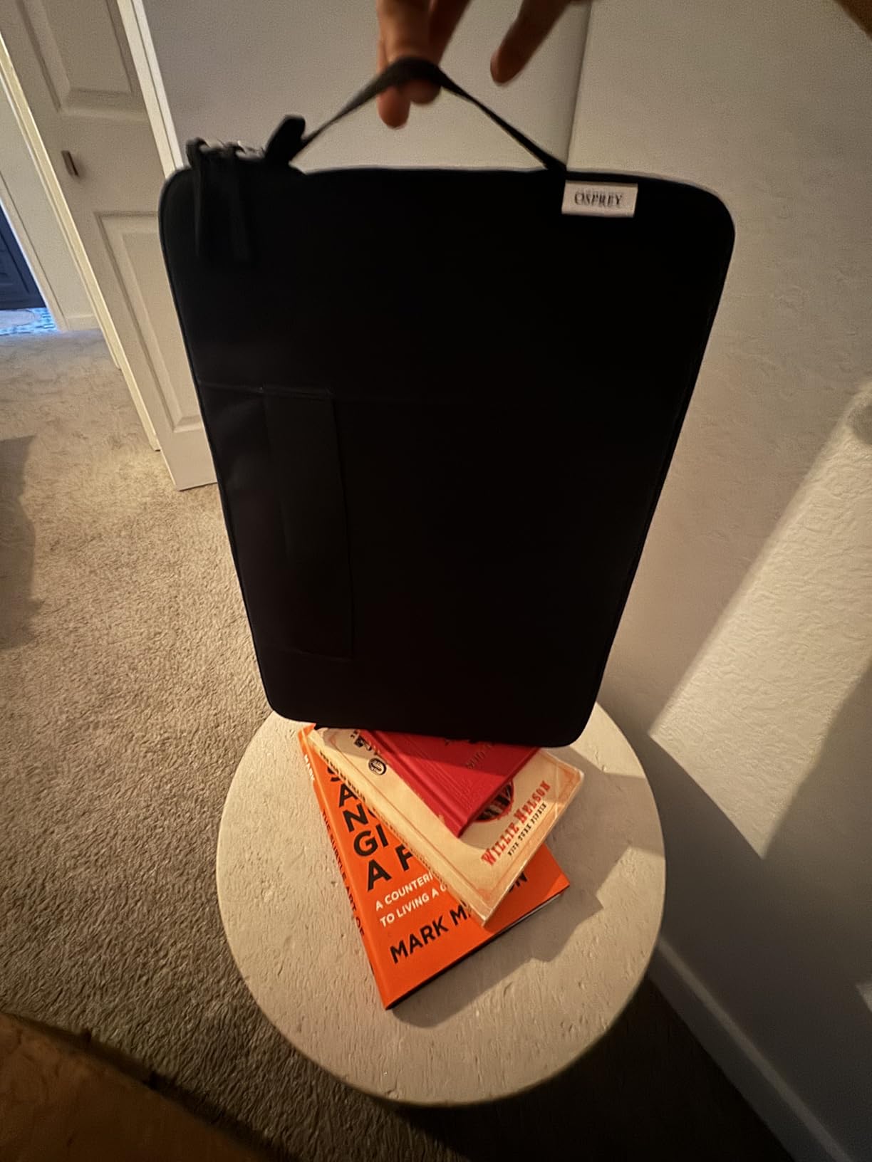Mein täglicher Begleiter ins Büro – warum diese schlichte schwarze Hülle mich überzeugt hat