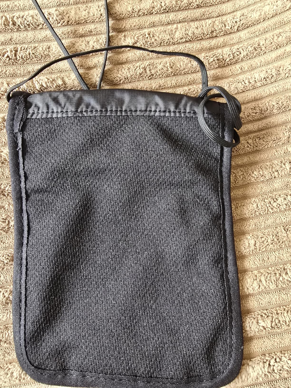 Unsichtbar unter der Jacke
